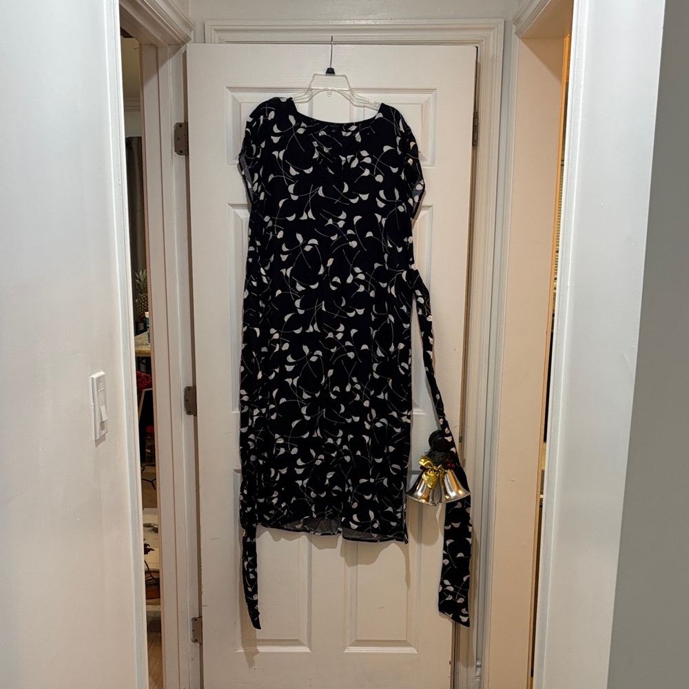 Ann Taylor Dark Blue and Cream Leaf Print Midi Dress